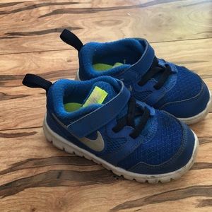 Nike Toddler Shoes sz 6C